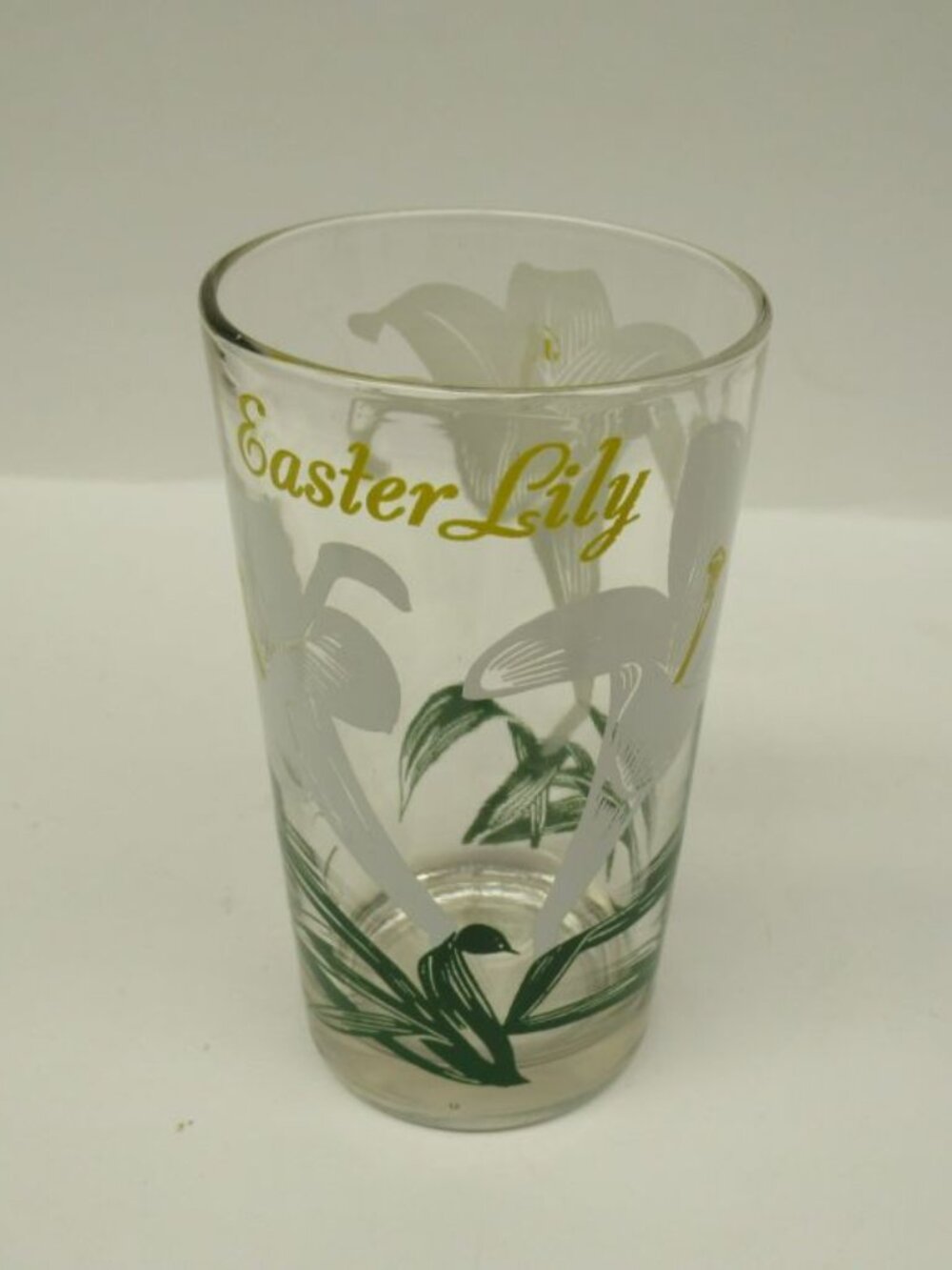 Boscul Vintage White EASTER LILY 5 Inch High Peanut Buttter Water Glass